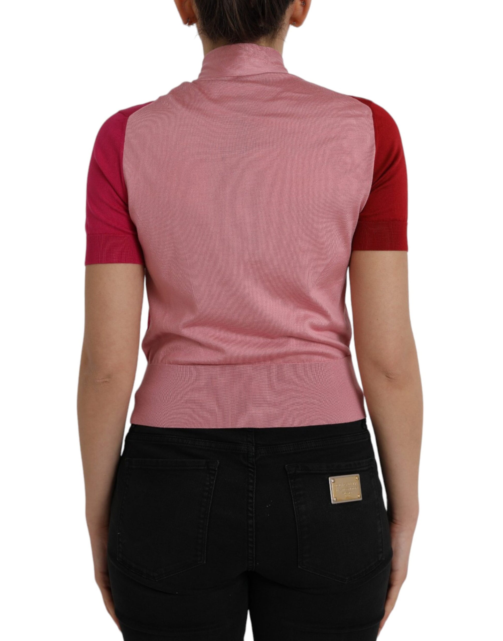 Dolce & Gabbana – Rosafarbenes Pullover-Oberteil mit Ascot-Kragen und kurzen Ärmeln