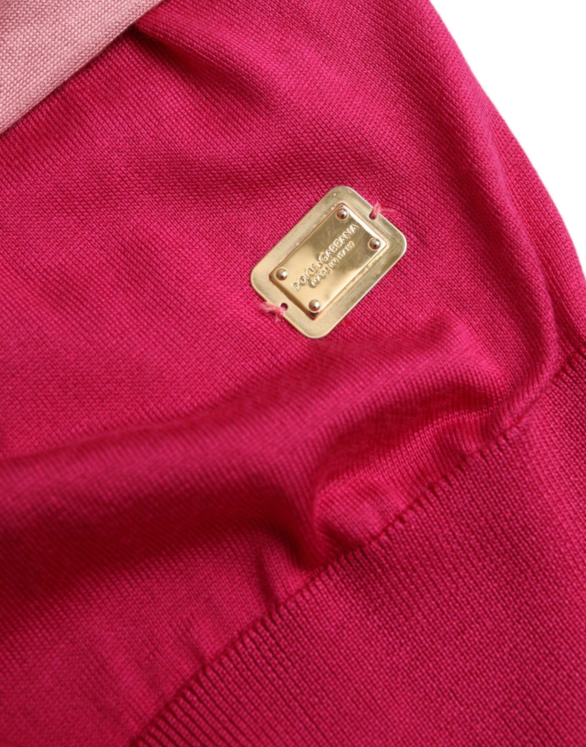Dolce & Gabbana – Rosafarbenes Pullover-Oberteil mit Ascot-Kragen und kurzen Ärmeln
