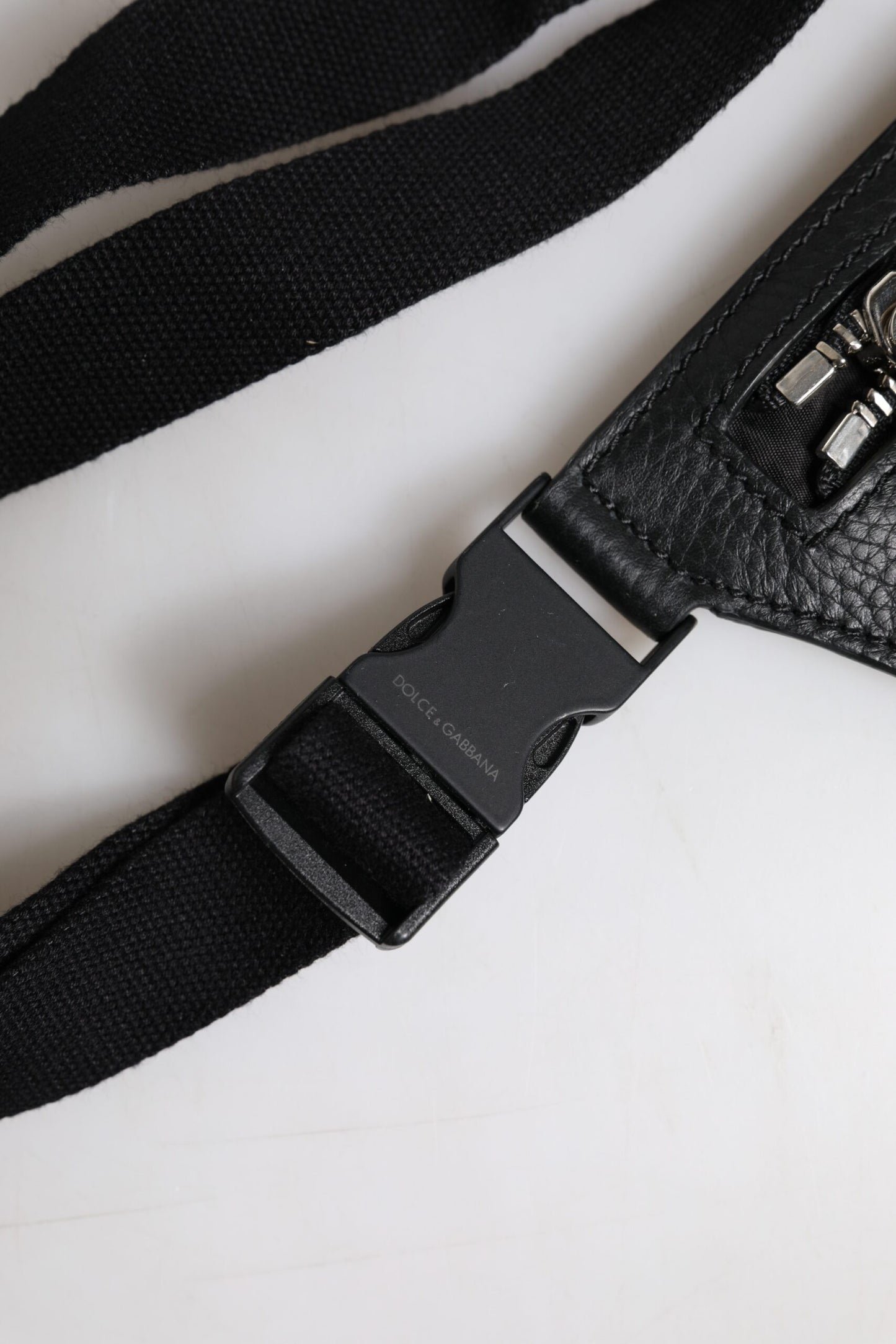 Dolce & Gabbana Gürteltasche mit Logo-Plakette aus schwarzem Kalbsleder für Herren