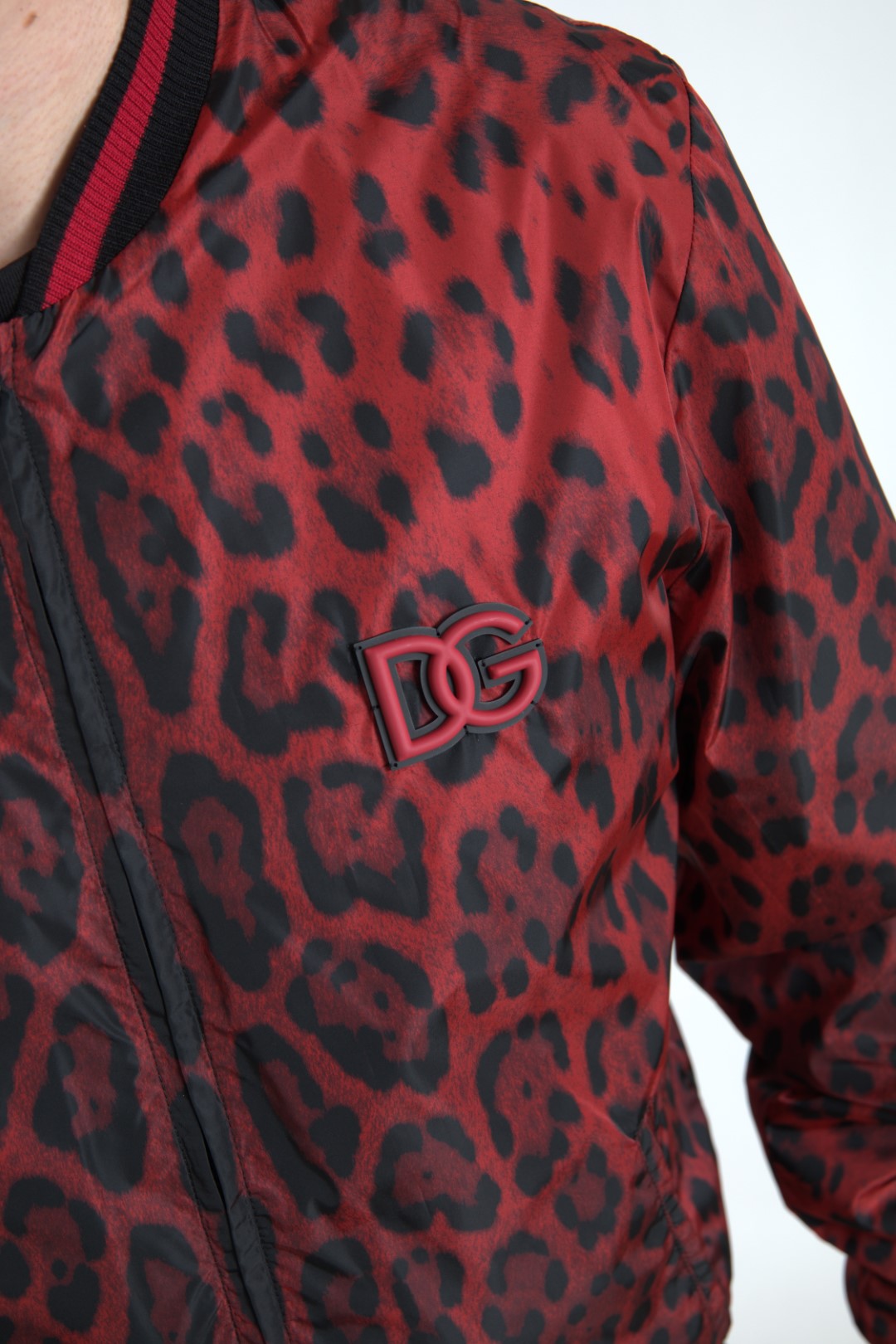 Dolce &amp; Gabbana – Rote Bomber-Kurzmanteljacke mit Leopardenmuster