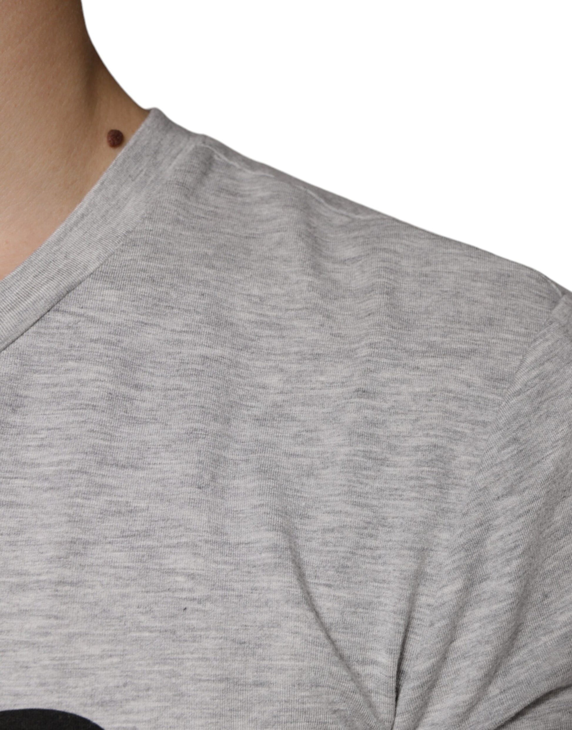 Dolce &amp; Gabbana – Graues T-Shirt mit Rundhalsausschnitt und kurzen Ärmeln und Logodruck