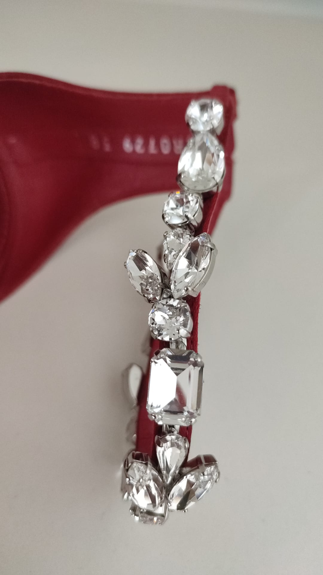 Dolce &amp; Gabbana Rote Satin Kristalle Keira Sandalen Heels Schuhe