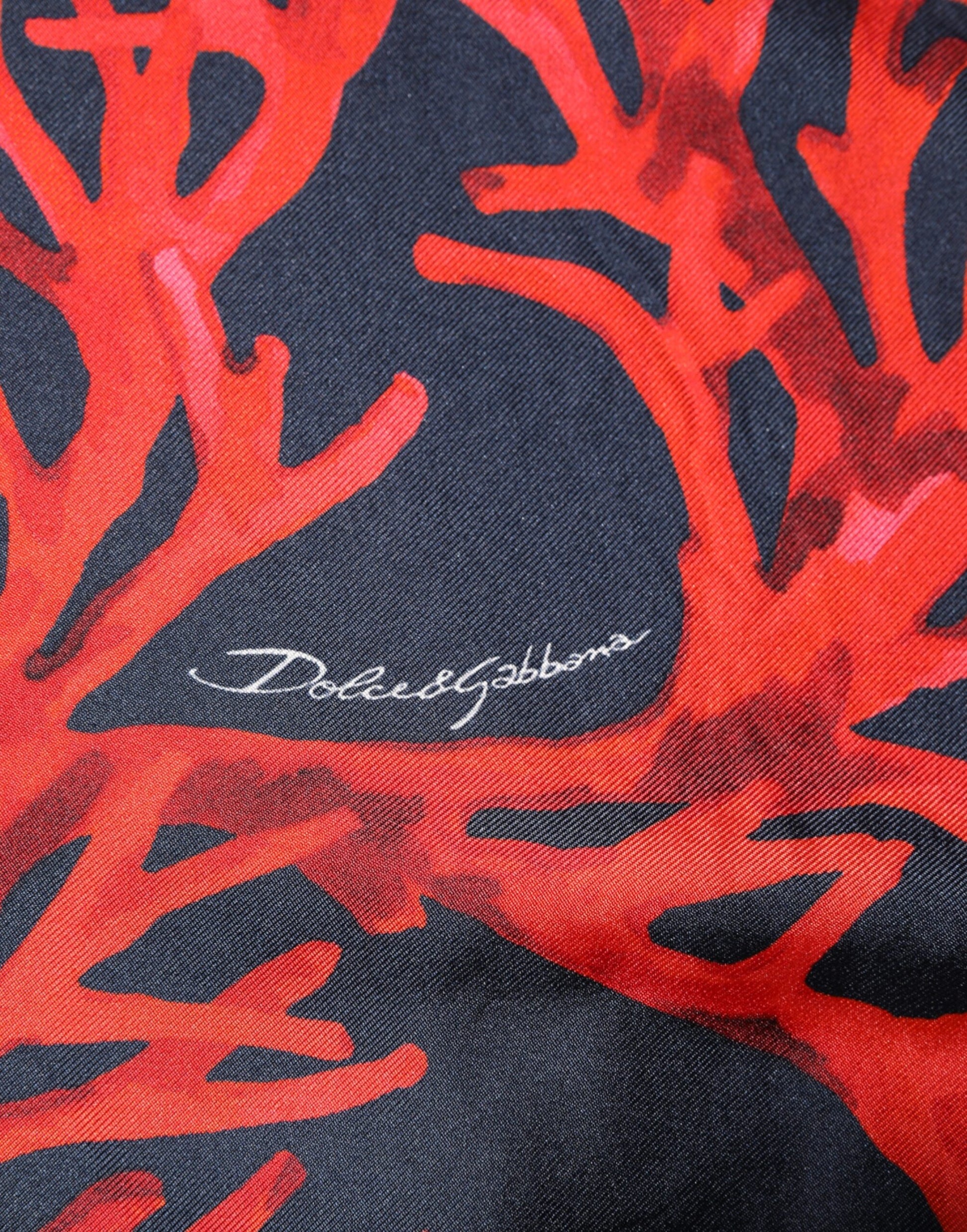 Dolce &amp; Gabbana Seidenpullover mit marineblauem und rotem Korallendruck