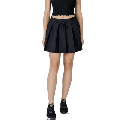 Only Mini aus recyceltem Polyester in Schwarz