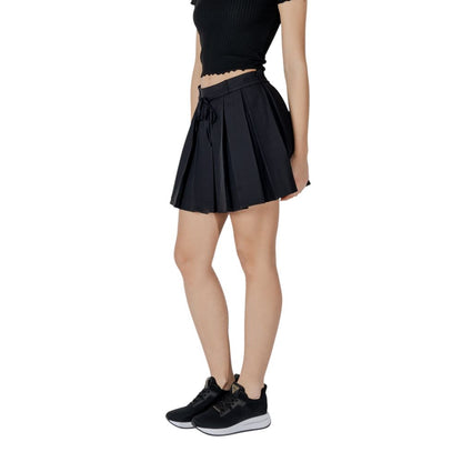 Only Mini aus recyceltem Polyester in Schwarz