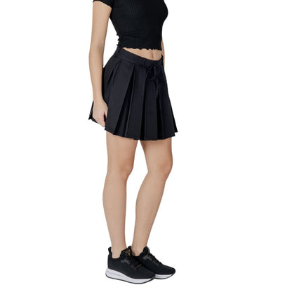 Only Mini aus recyceltem Polyester in Schwarz